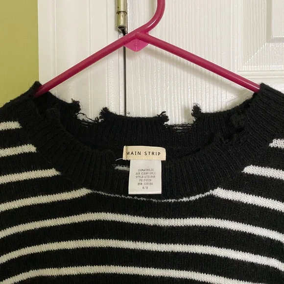 Oversized Distressed Sweater - Picture 3 of 3